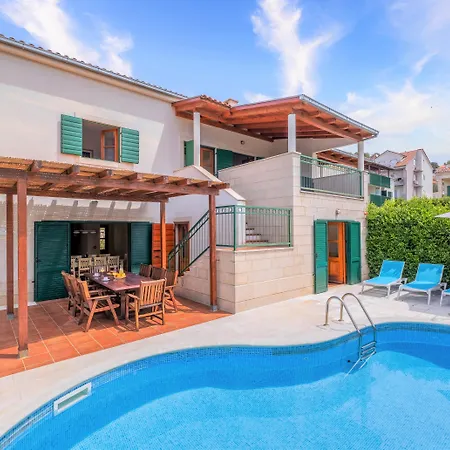 Liza Hvar Island فندق