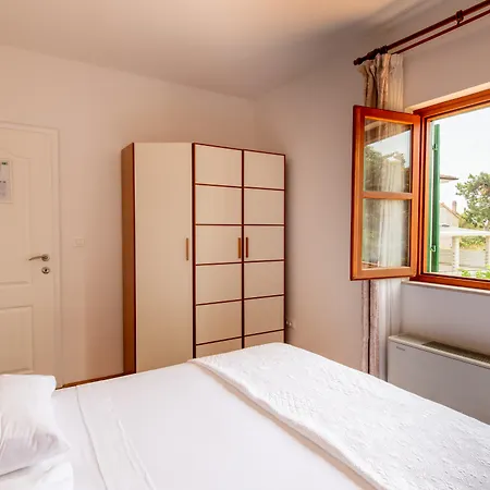 Liza Hvar Island 4* هفار