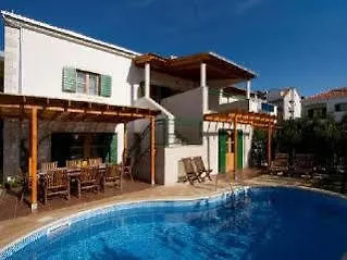 Liza Hvar Island فندق 4*